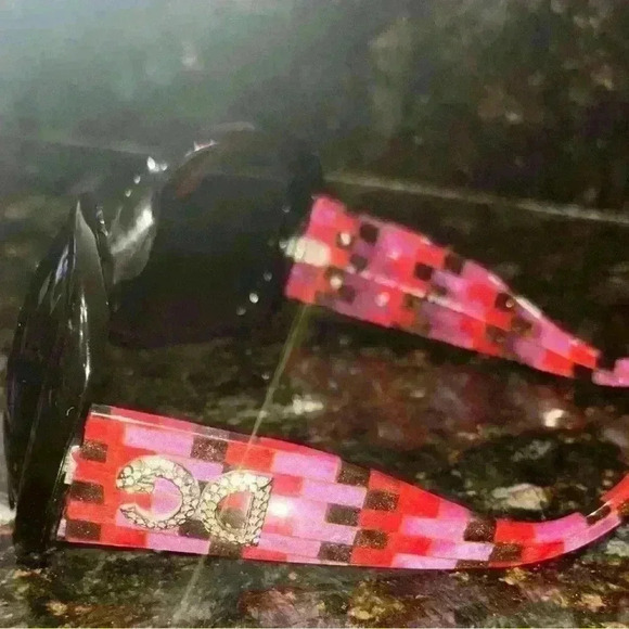 Dolce and Gabbana women’s designer luxury sunglasses. Marbleized colors. COA Inc - Picture 6 of 10